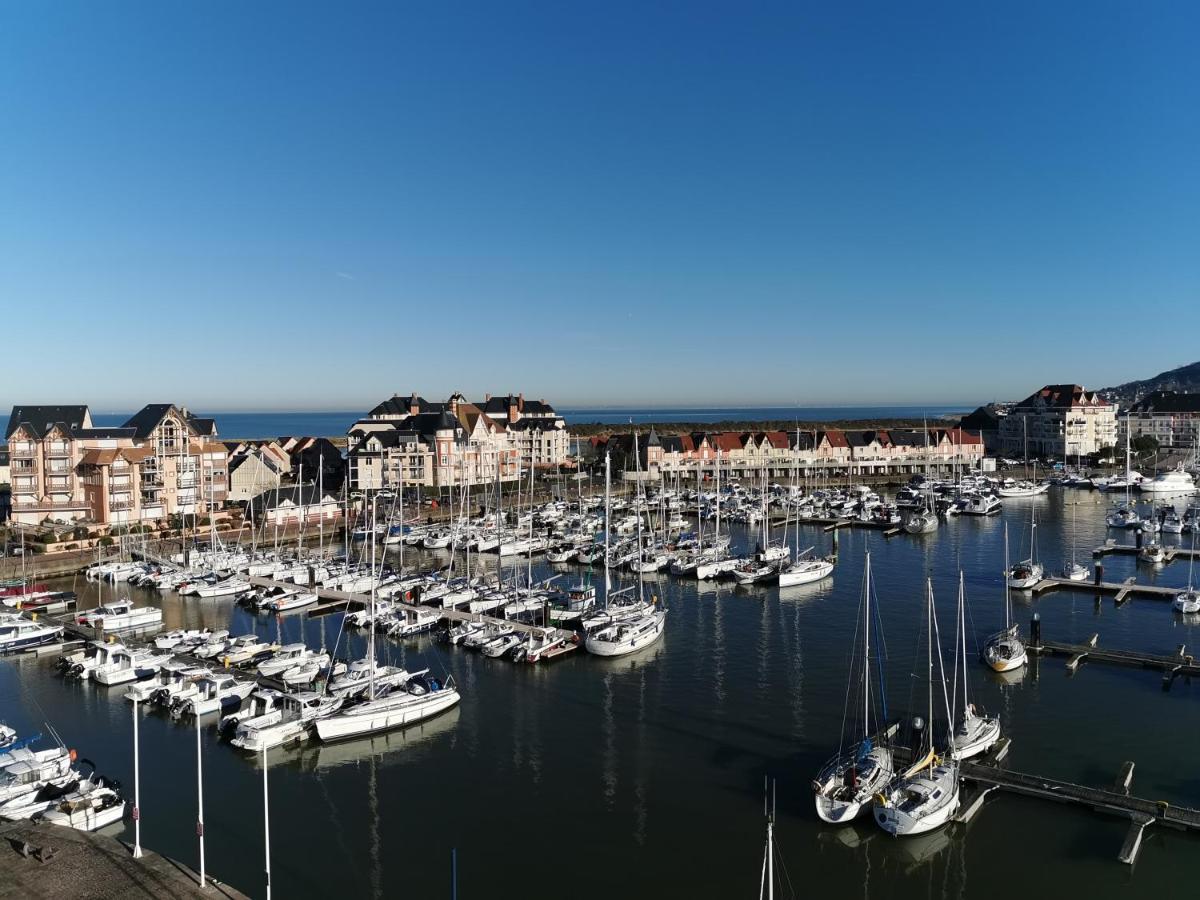 2 pièces Front de Mer ensoleillé et calme accès direct plage Cabourg Exterior foto