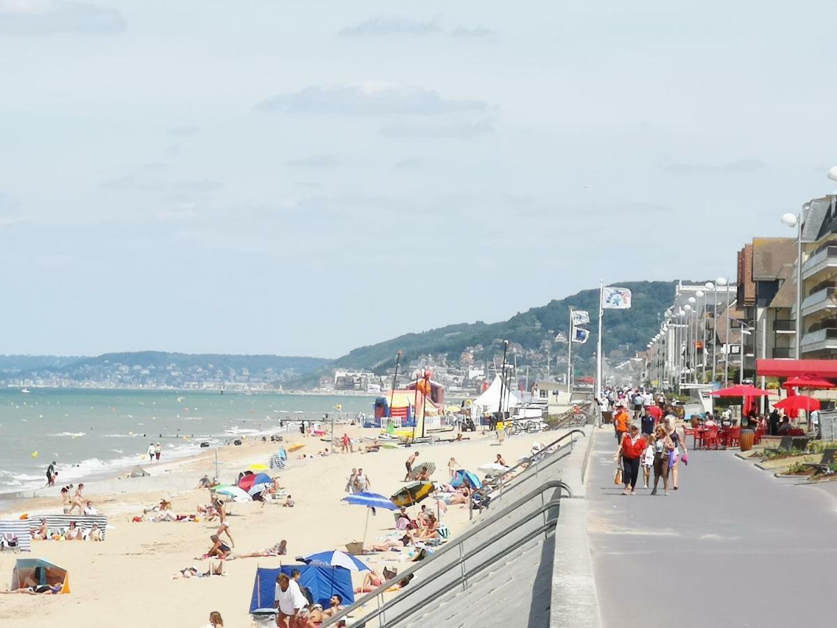 2 pièces Front de Mer ensoleillé et calme accès direct plage Cabourg Exterior foto