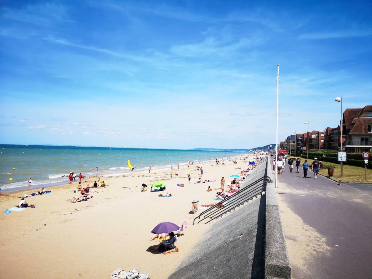 2 pièces Front de Mer ensoleillé et calme accès direct plage Cabourg Exterior foto